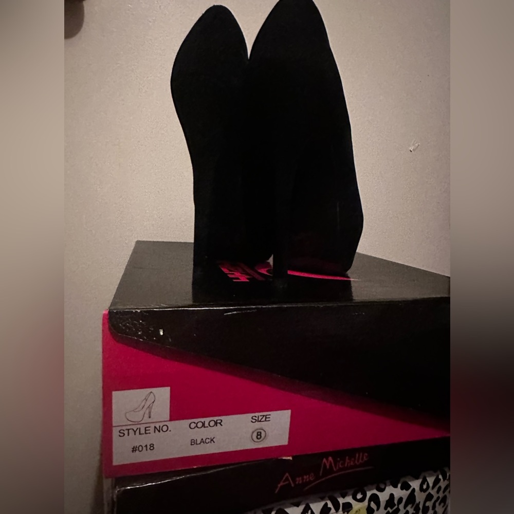 High heels - Picture 2 of 3